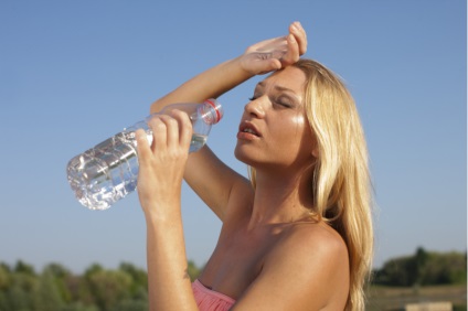 Atât de multă apă trebuie să beți zilnic pentru a rămâne sănătoasă