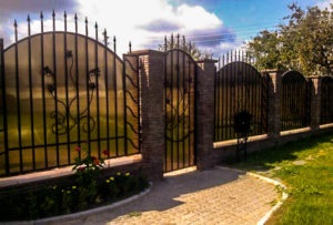 Garduri pentru casa - tipuri de garduri, instalare, pret