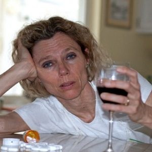 Semnele de alcoolism feminin, simptome, cum să recunoască alcoolismul feminin