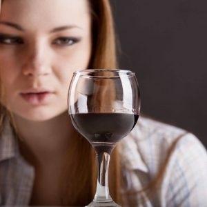 Semnele de alcoolism feminin, simptome, cum să recunoască alcoolismul feminin