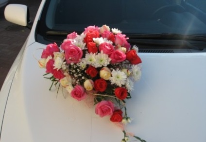 Élő virágok - autó dekoráció - esküvői paradicsom