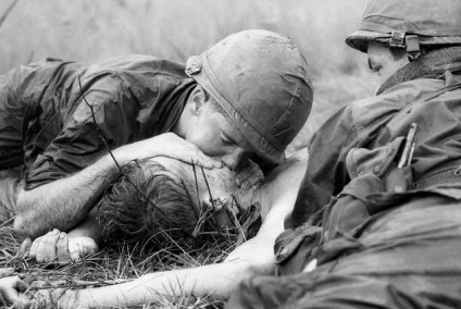 10 Sokkoló fotók, amelyek a háború keserű igazságát mutatják