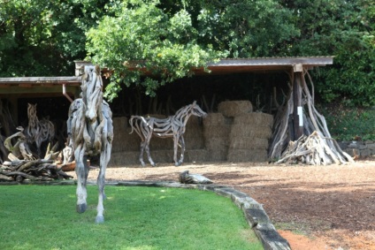 Sculpturi din lemn de cai de la Heather Janske, imagini cognitive și interesante amuzante