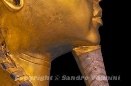 Egyiptomi restaurátorok elhagyták a Tutankhamon arany szakállát
