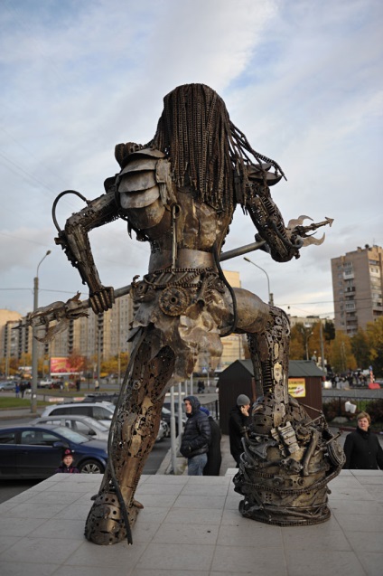 Sculptura în oraș - un prădător, o recenzie foto