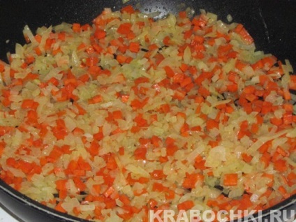 Hrană de hrișcă cu ceapă și morcovi