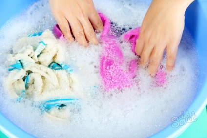 Cum să spălați vopseaua din haine