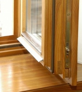 Cum se repară ferestrele și ușile uzate din lemn
