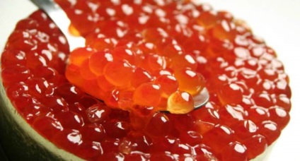 Caviarul roșu beneficiază de rău pentru a alege și a stoca