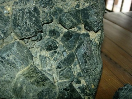 Mineritul își mărește proprietățile fizice și chimice, aplicarea pietrelor semiprețioase