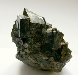 Aplicarea augitului mineral, proprietățile pietrei, depozitelor