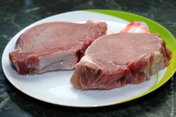 Carne de porc cu mirodenii pe gratar