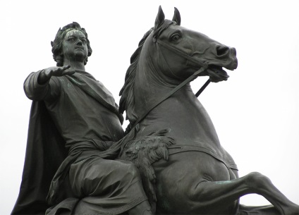 A bronz lovas emlékműve - Peter Péter nagy műemléke Szentpéterváron - Péter légzése
