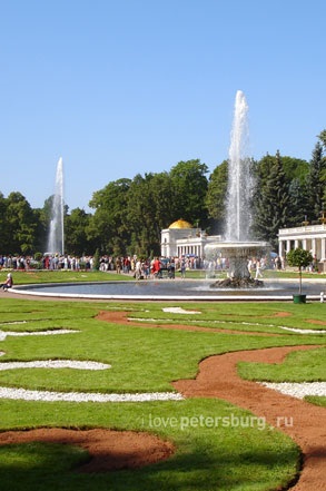 Grădinile de grădini parterre din Peterhof, atracțiile din Sankt Petersburg