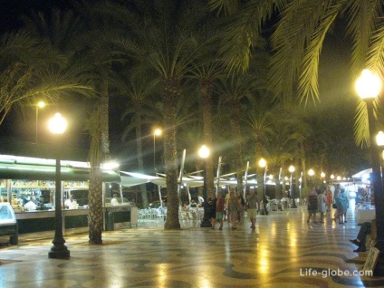 Gyalogos körút a spanade paseo marítimo a spanyolországi Alicante