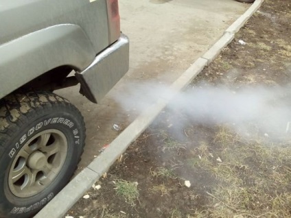 Motivele pentru care motorul fumează cu fum