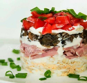 Salate cu carne, carne de pui, cârnați - hostess de piper