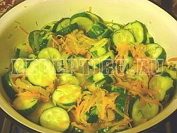 Uborka saláta sárgarépával télen (sterilezés nélkül), házi készítésű receptek