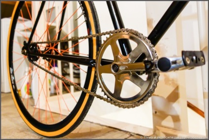 Colectăm un suport pentru fixarea bicicletelor, carucioarele, tijele de legătură, pedalele și frânele frontale