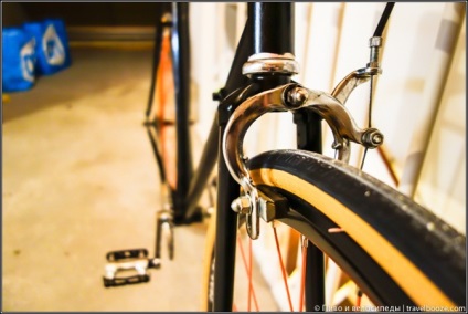 Colectăm un suport de fixare pentru biciclete, carucioare, tije de legătură, pedale și frâne frontale