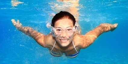 Interpretarea visului pentru a înota în piscină cu apă curată ceea ce visați să înotați în piscină cu apă limpede într-un vis