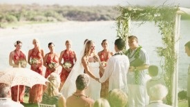 Esküvői szertartás Hawaii-ban a tengerparton waimanalo, nászút