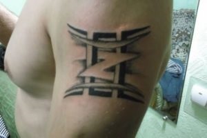 Tattoo ikrek fotók - konstelláció férfi és női tetoválás, mester tetováló mester