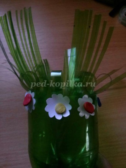 Vase pentru servetele din materialele aruncate