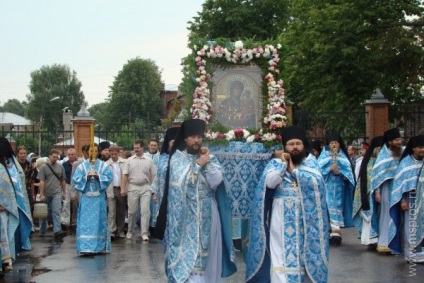 Templul Sfântului Nicolae Lucrătorul de minuni pe ape - icoana Maicii Domnului 