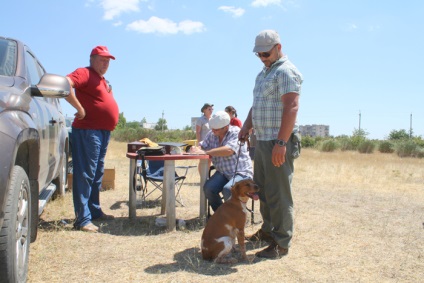 Clubul de pescuit și de vânătoare din Sud vizionând subiectul - expoziția de câini de vânătoare din Sevastopol