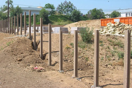 Kerítés, saját kezű alapokkal