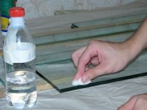 Как да залепите стъкло върху метал във фурната или колата и с какво лепило