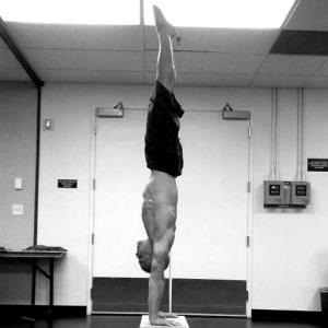 10 sfaturi pentru Mastering handstands, rezistență aspră ru (sfaturi) 10 sfaturi pentru handstands Stăpânirea, puterea aspră ru
