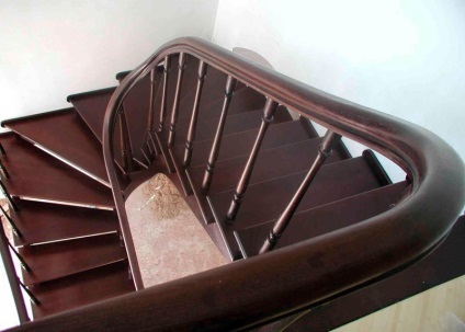 Balustri pentru scări din lemn de instalare pe lemn cu mâinile lor, cum să se stabilească dimensiunea fotografiilor (balustri) Balustri pentru scări din lemn de instalare pe lemn cu mâinile lor, cum să se stabilească dimensiuni, fotografii