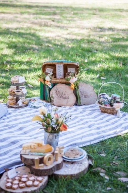 Sărbătoarea pe un nou nunta picnic (banchet) Sărbătoarea pe un nou picnic nunta
