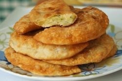 cartofi Chebureki (pateuri) Pasties cu cartofi