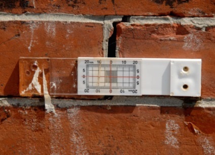 Ce și cum să sigileze fisurile din pereții unei case de cărămidă și cauza reparații, construcții și (pereți) Ce și cum să sigileze fisurile din pereții unei case de cărămidă și cauza repararea, construcția și