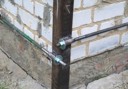 Ce și cum să sigileze fisurile din pereții unei case de cărămidă și cauza repararea, construirea și (aproape) Ce și cum să sigileze fisurile din pereții unei case de cărămidă și cauza repararea, construcția și