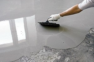 podea Rough într-o casă din lemn cu propriul ghid de mâini (lor) podea Rough într-o casă din lemn cu propriul său ghid de mâini