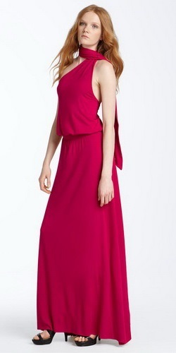 Rochie lungă nu mai puțin sexy! (Fetele poartă mai bine) Rochie lungă nu mai puțin sexy!