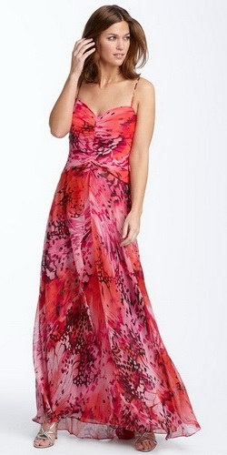 Rochie lungă nu mai puțin sexy! (Fetele poartă mai bine) Rochie lungă nu mai puțin sexy!