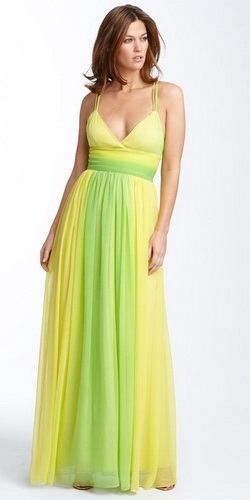 Rochie lungă nu mai puțin sexy! (Fetele poartă mai bine) Rochie lungă nu mai puțin sexy!