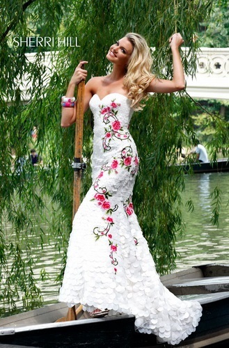 Rochie lungă nu mai puțin sexy! (Sexual) Rochie lungă nu mai puțin sexy!