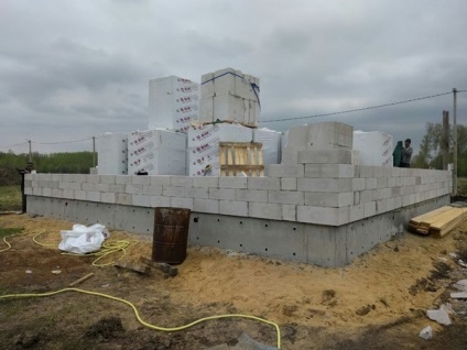 Casa de beton celular, un raport cu privire la construcția de capital de familie, de uz casnic siberian (sa decis) Casa de beton celular, un raport cu privire la construcția de capital de familie, de uz casnic Siberian