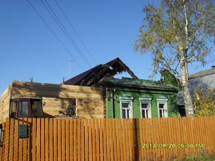 Ca o persoană pentru a construi o casa pentru vara (unul) Ca o persoană pentru a construi o casa pentru vara