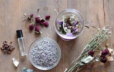 Cum sa faci parfum din flori in casa (spiritele) Cum sa faci parfum de flori la domiciliu