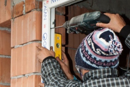Cum de a stabili fereastra într-o casă de lemn și alte clădiri (Lucrări de instalare) Cum de a stabili fereastra într-o casă de lemn și alte clădiri