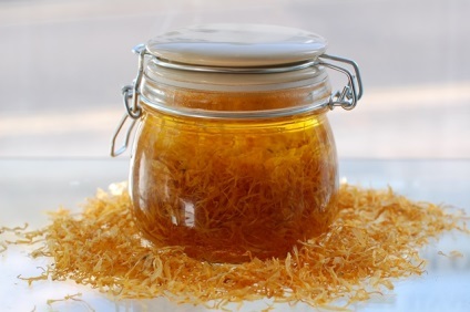 Calendula măști de păr rețete, decocturi și infuzii (tinctură de gălbenele pentru păr) rețete Calendula pentru măști de păr, decocturi și infuzii