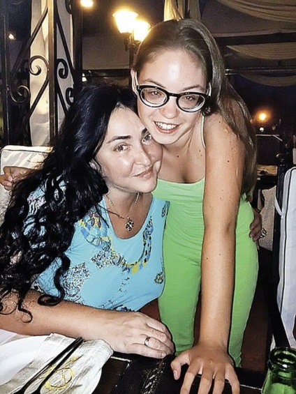 Lolita a spus totul despre boala fiicei sale adult și împotriva fostului soț! (A spus) Lolita a spus totul despre boala fiicei sale adult și împotriva fostului soț!