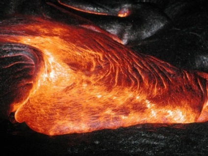 roci vulcanice (gazele, vaporii de apă) magmatice